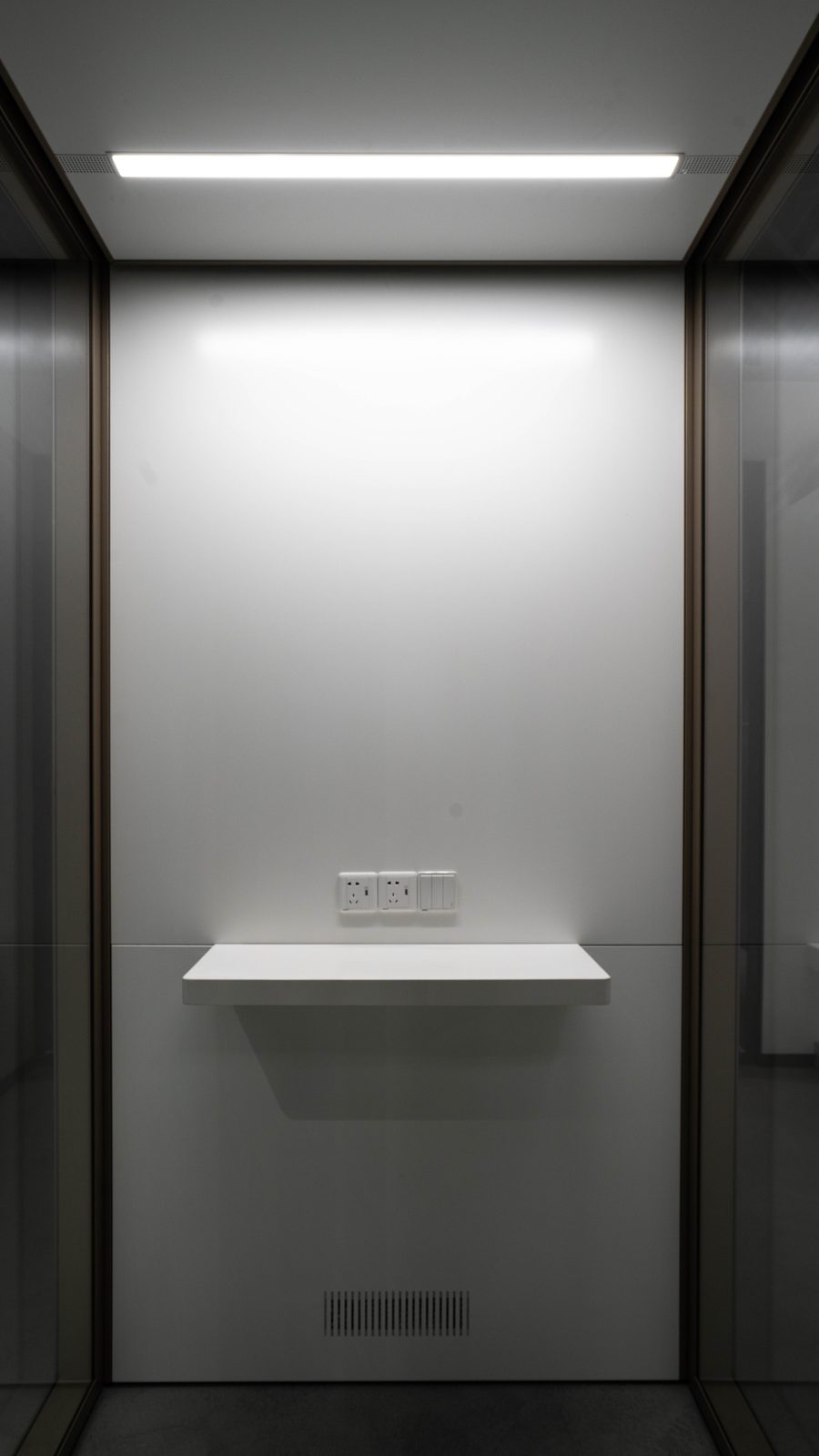 亭系内装 LED 灯带与台面